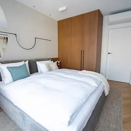 Luxury Penthouse With 55m2 Terrace, Ac And Parking Apartamento Cracóvia