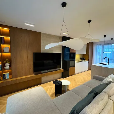 Luxury Penthouse With 55m2 Terrace, Ac And Parking Apartamento